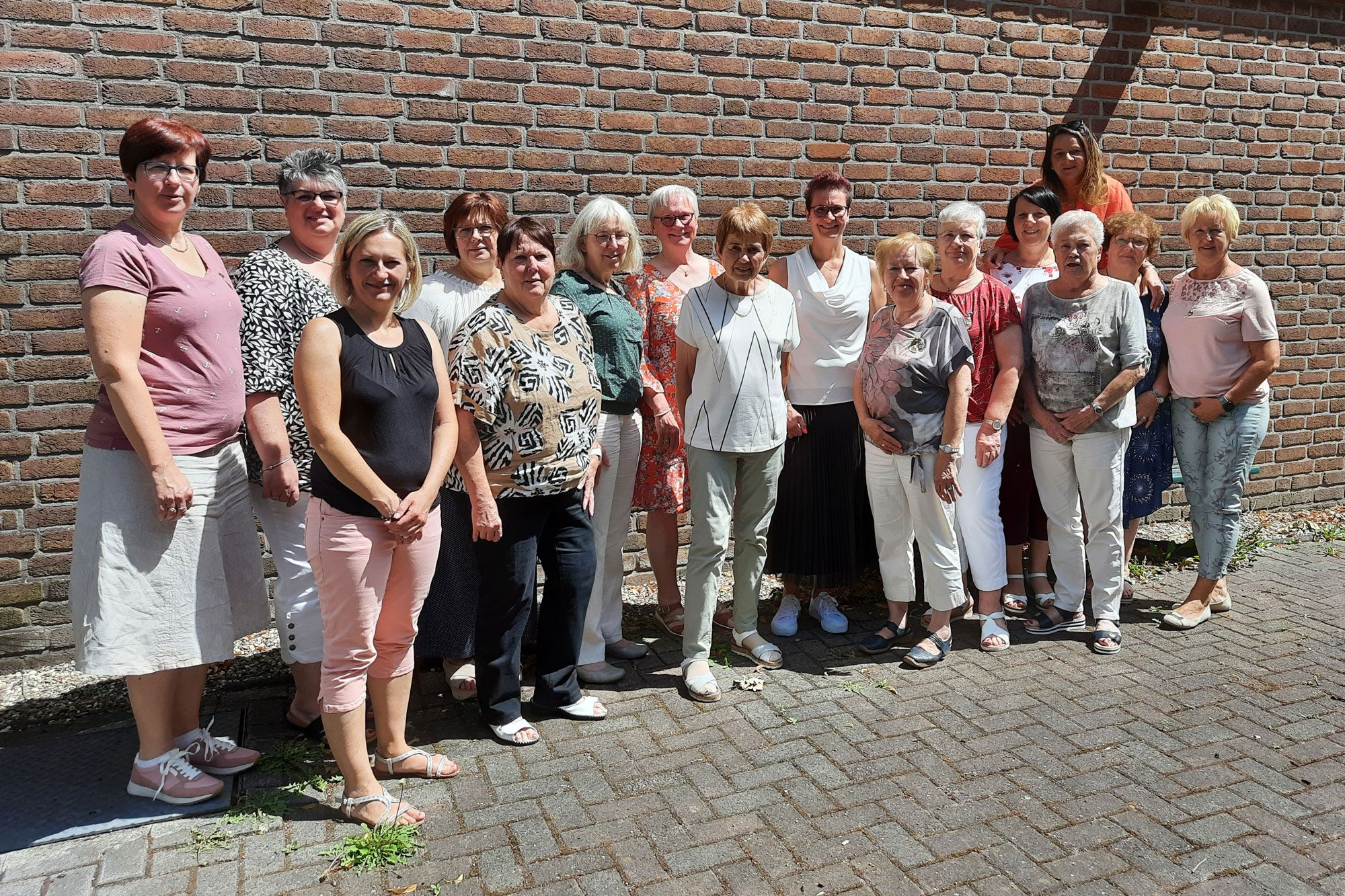 Gruppenfoto des Königinnenfrühstück 2022